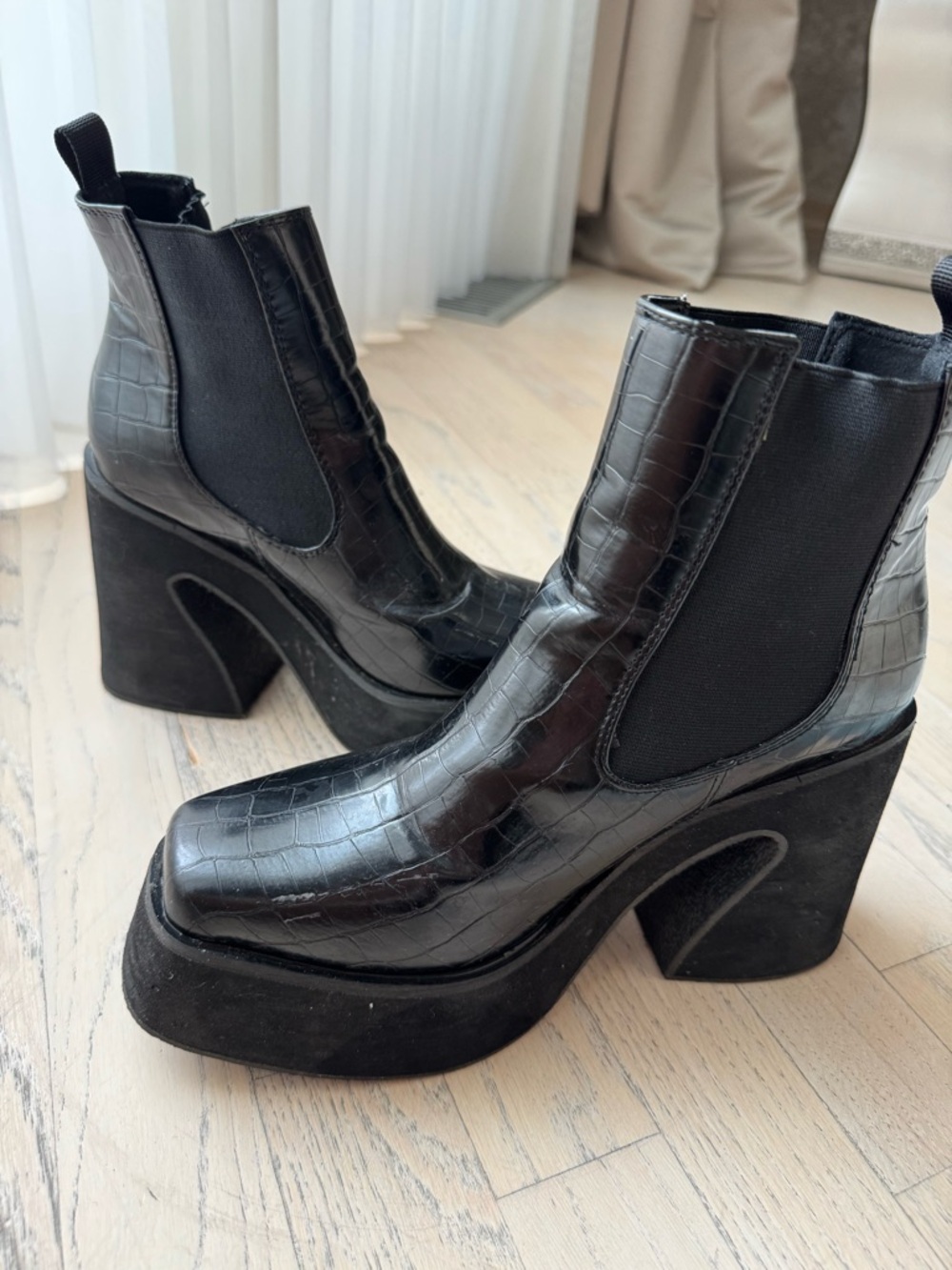 NASTY GAL Black Croc-Embossed Platform Chelsea Moon Boots SZ 5